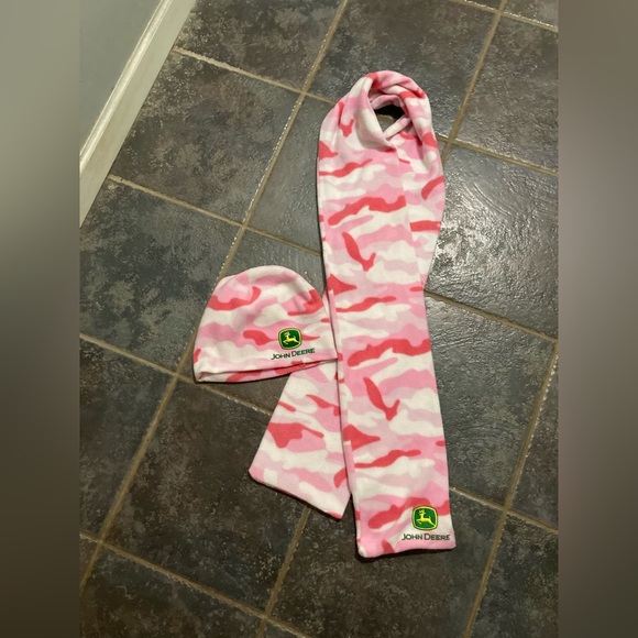 John Deere Pink Camouflage Hat and Scarf Set - Picture 2 of 6